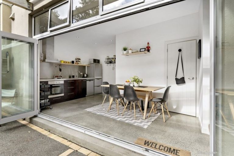 Photo of property in 59u6 Mortimer Terrace, Brooklyn, Wellington, 6021