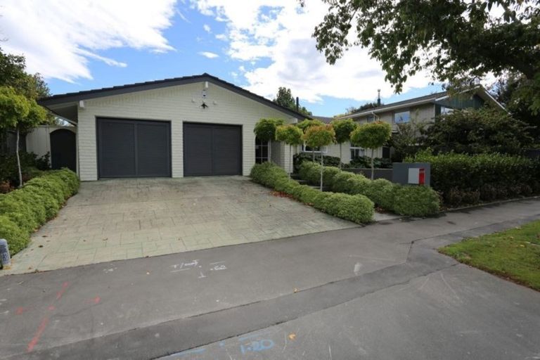 Photo of property in 11 Radbrook Street, Avonhead, Christchurch, 8042