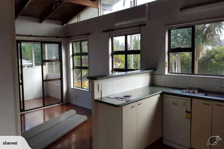 Photo of property in 24 Harrington Road, Henderson, Auckland, 0610