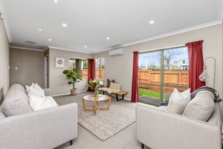 Photo of property in 2/42 Middle Road, Havelock North, 4130