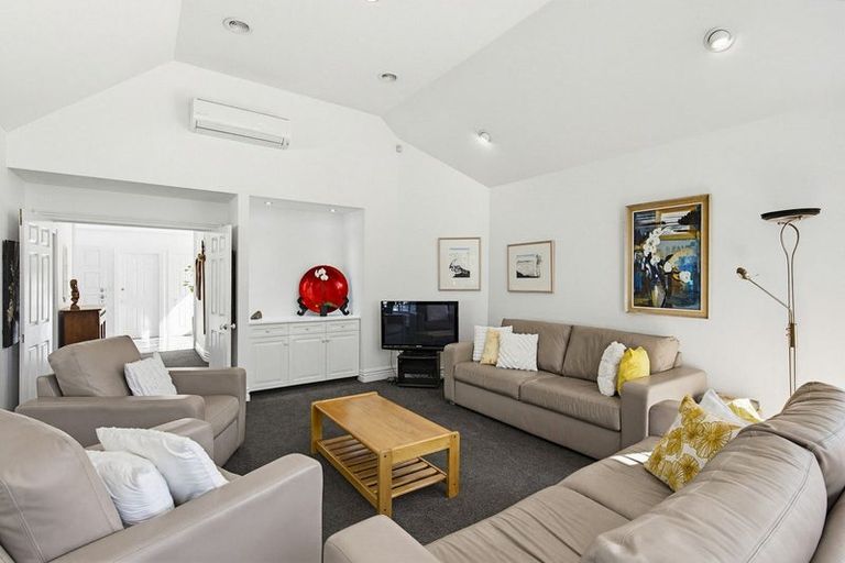 Photo of property in 1 Maple Lane, Waikanae, 5036