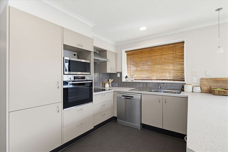 Photo of property in 2/63 Gainsborough Street, Hoon Hay, Christchurch, 8025