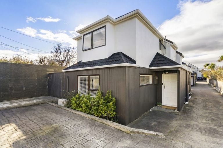 Photo of property in 1/163 Queens Drive, Lyall Bay, Wellington, 6022