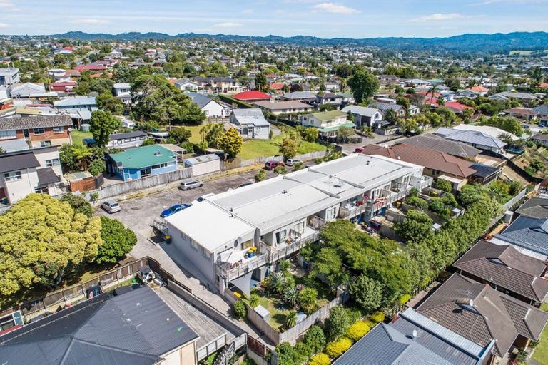 Photo of property in 15/242 Great North Road, Henderson, Auckland, 0612