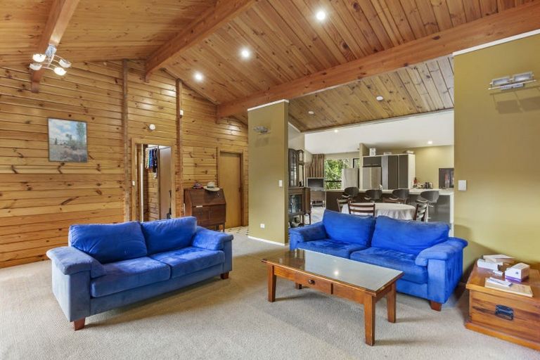 Photo of property in 233 Golf Road, Titirangi, Auckland, 0604