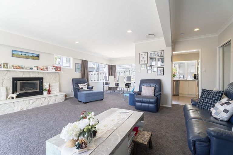 Photo of property in 65 Churton Drive, Churton Park, Wellington, 6037