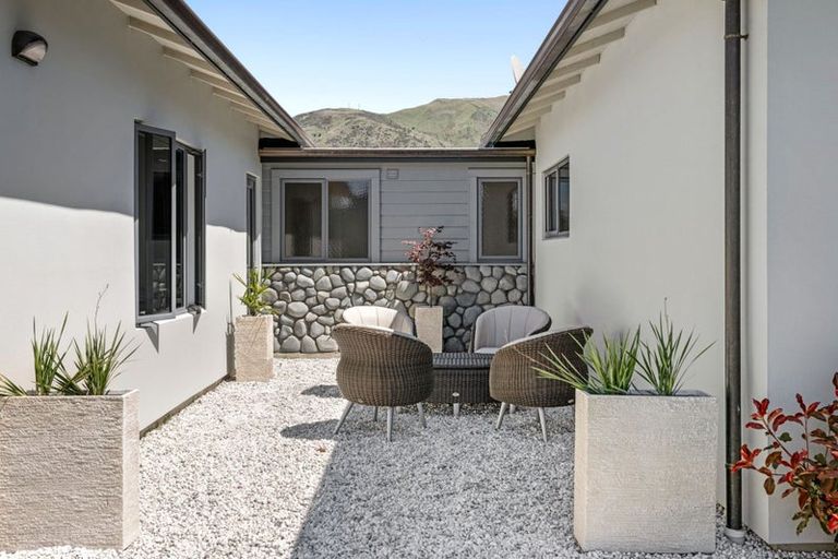 Photo of property in 5 Ironview Lane, Wanaka, 9382