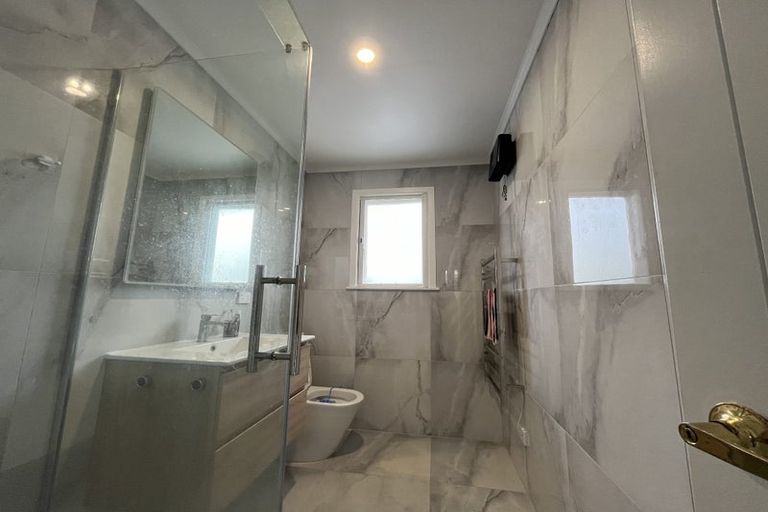 Photo of property in 138 Luckens Road, West Harbour, Auckland, 0618