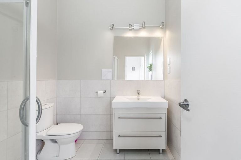 Photo of property in 24 Kittiwake Drive, Schnapper Rock, Auckland, 0632