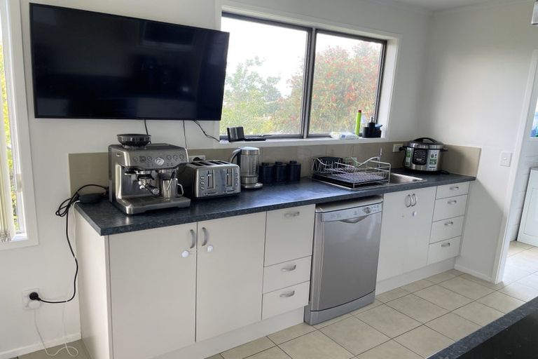Photo of property in 28a Waimumu Road, Massey, Auckland, 0614