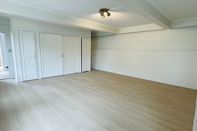 Photo of property in 16 Glenbervie Crescent, Massey, Auckland, 0614