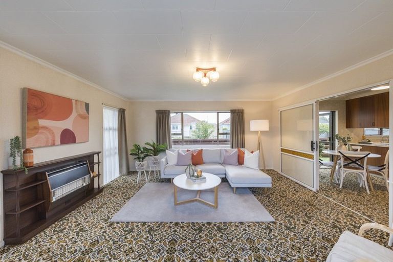 Photo of property in 6 Chertsey Court, Roslyn, Palmerston North, 4414