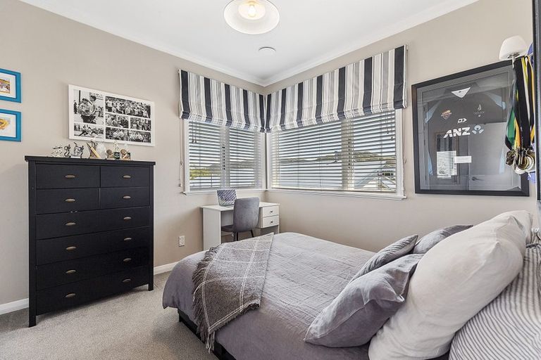 Photo of property in 23 Lucknow Terrace, Khandallah, Wellington, 6035