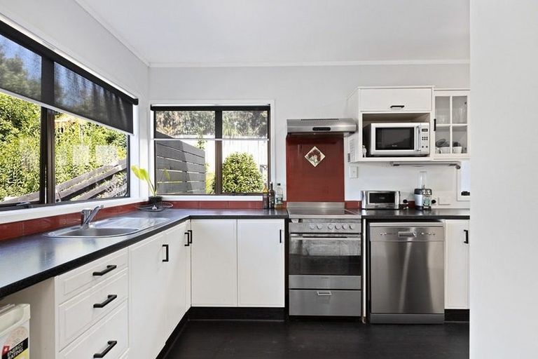 Photo of property in 20 Sandiacre Way, Browns Bay, Auckland, 0630