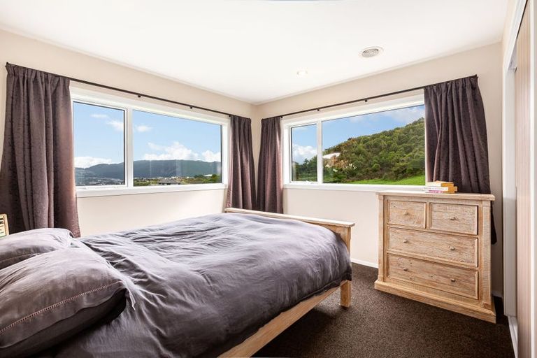 Photo of property in 72 Aotea Drive, Aotea, Porirua, 5024