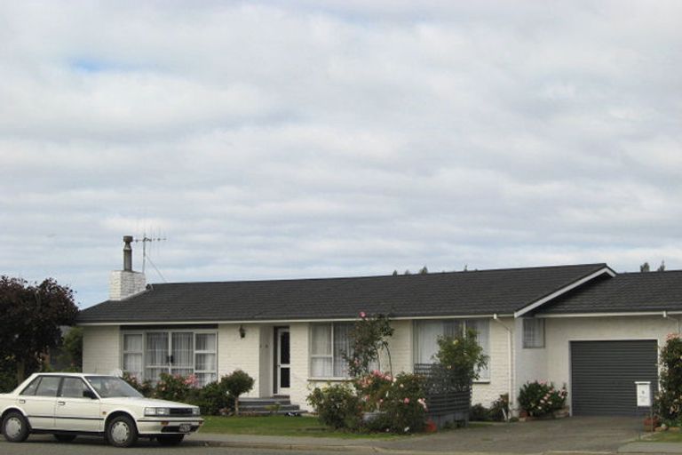 Photo of property in 2 Salisbury Crescent, Oamaru North, Oamaru, 9400