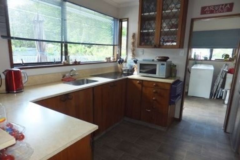 Photo of property in 11 Oakley Crescent, Hornby, Christchurch, 8042