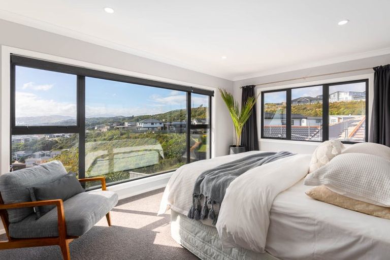 Photo of property in 28 Queen Charlotte Drive, Aotea, Porirua, 5024