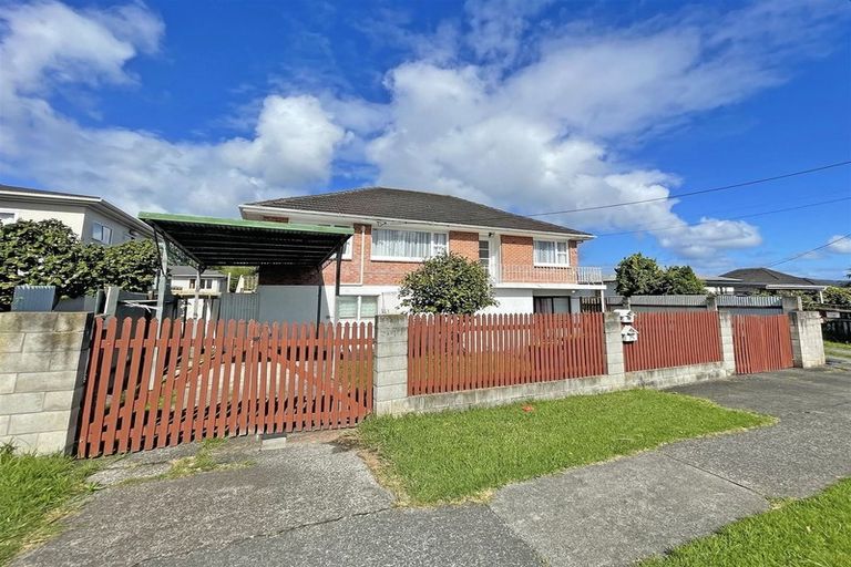 Photo of property in 75 Larnoch Road, Henderson, Auckland, 0610