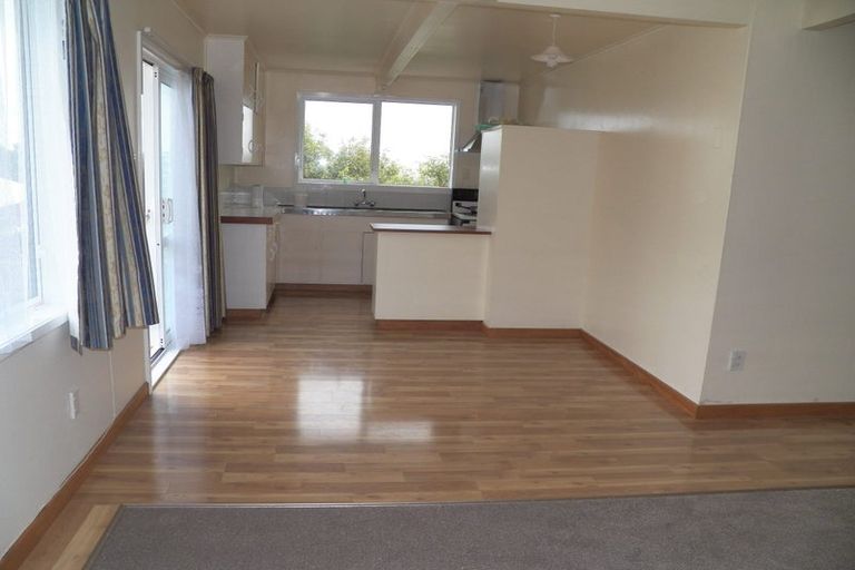 Photo of property in 33a Edgecombe Street, Newlands, Wellington, 6037