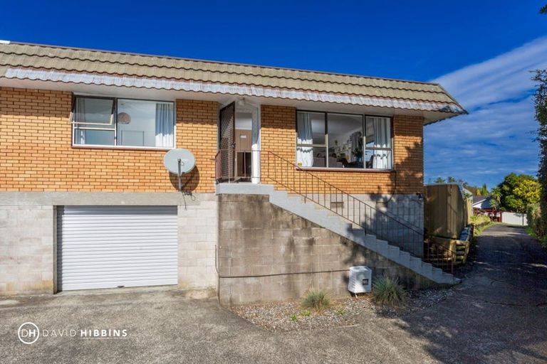 Photo of property in 1/9 Lancelot Place, Glenfield, Auckland, 0629