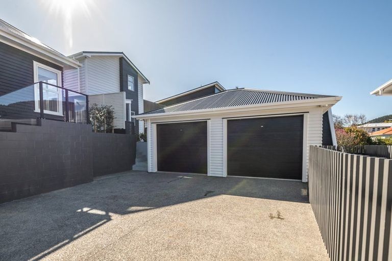 Photo of property in 27e Ranui Terrace, Tawa, Wellington, 5028