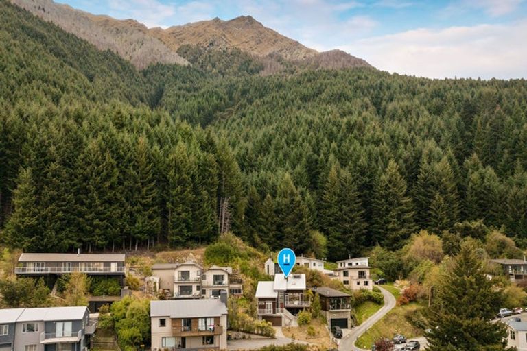 Photo of property in 45 Dart Place, Fernhill, Queenstown, 9300
