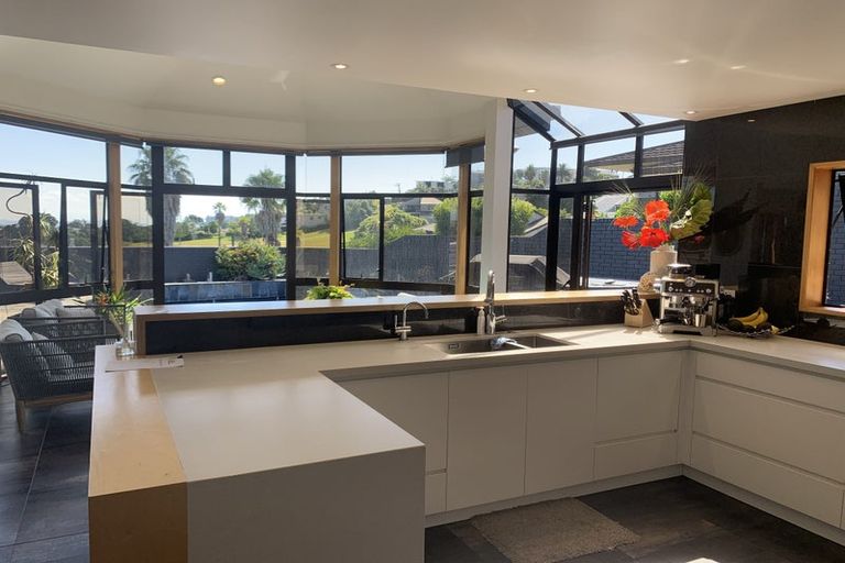 Photo of property in 44 William Bayes Place, Red Beach, 0932