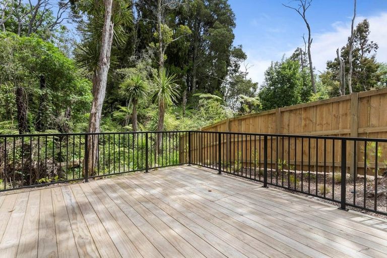 Photo of property in 40 Tokai Place, Glen Eden, 0602