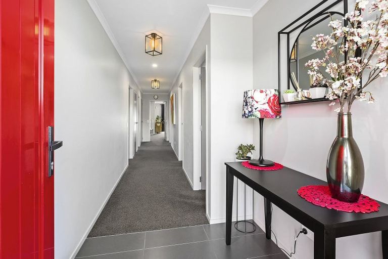 Photo of property in 14 Mooring Close, Whitby, Porirua, 5024