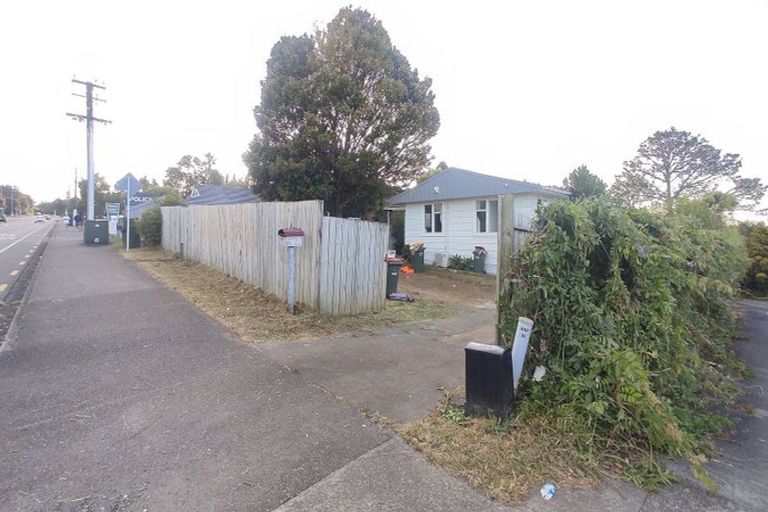 Photo of property in 392 Don Buck Road, Massey, Auckland, 0614
