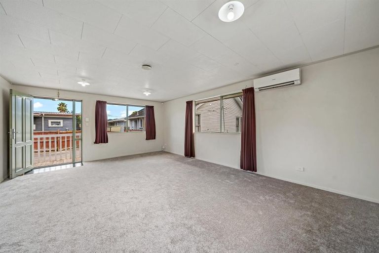Photo of property in 11a Keeling Road, Henderson, Auckland, 0612