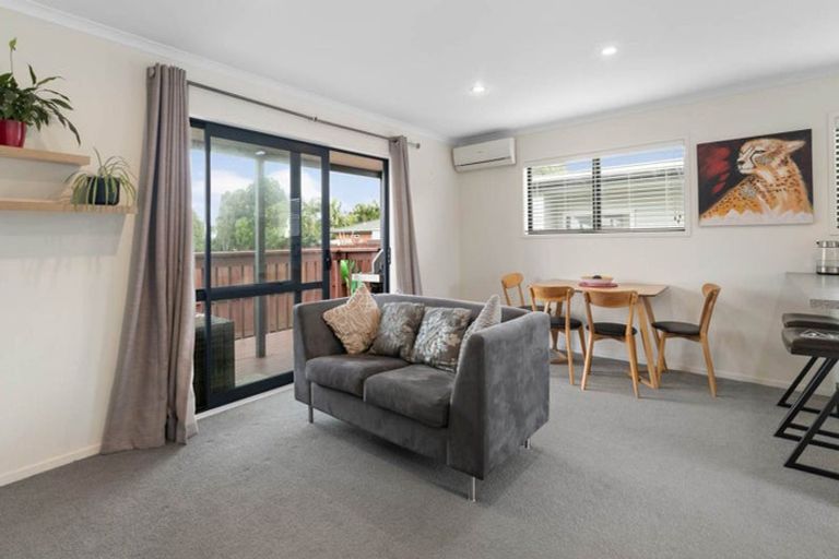 Photo of property in 14 Peachgrove Road, Te Atatu Peninsula, Auckland, 0610
