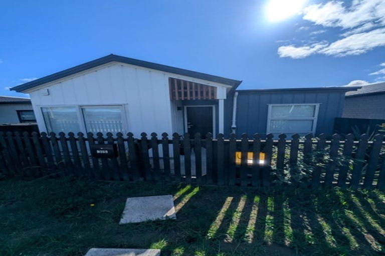 Photo of property in 35 Red Hills Road, Massey, Auckland, 0614