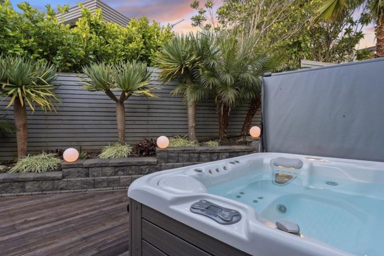Photo of property in 75 Kittiwake Drive, Schnapper Rock, Auckland, 0632