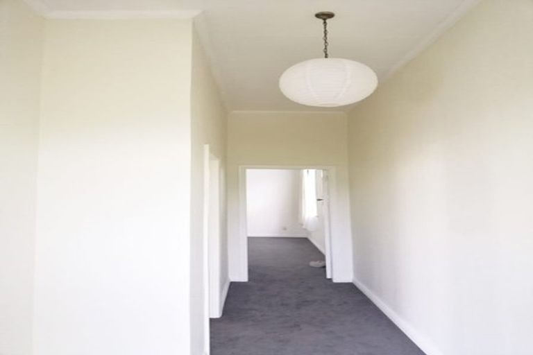 Photo of property in 123 Onepu Road, Lyall Bay, Wellington, 6022