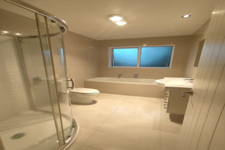 Photo of property in 6b Gossamer Drive, Pakuranga Heights, Auckland, 2010