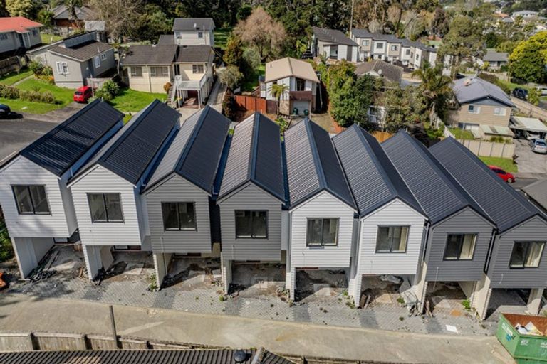 Photo of property in 35 Glenbervie Crescent, Massey, Auckland, 0614