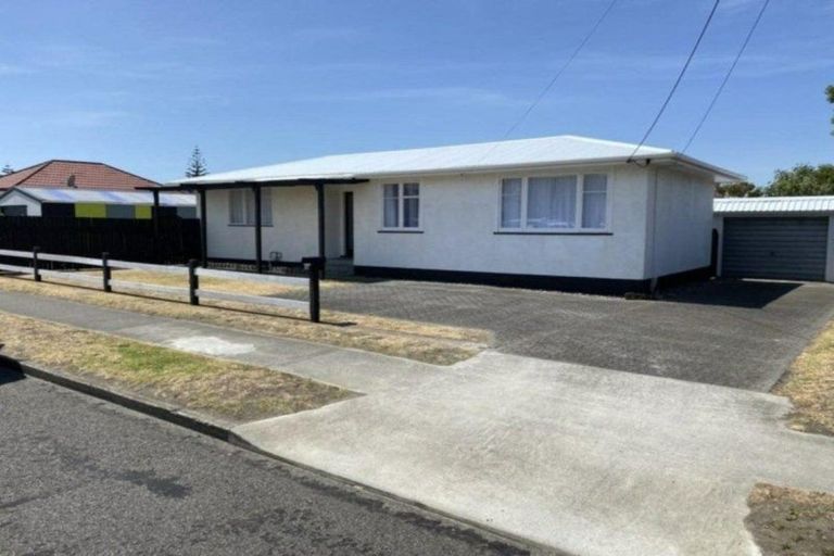 Photo of property in 12 Mosston Road, Castlecliff, Whanganui, 4501