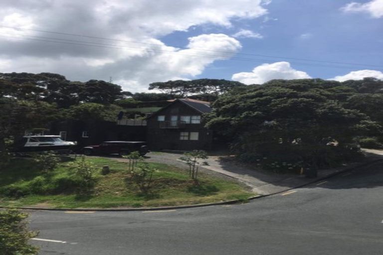 Photo of property in 352 Motutara Road, Muriwai, 0881