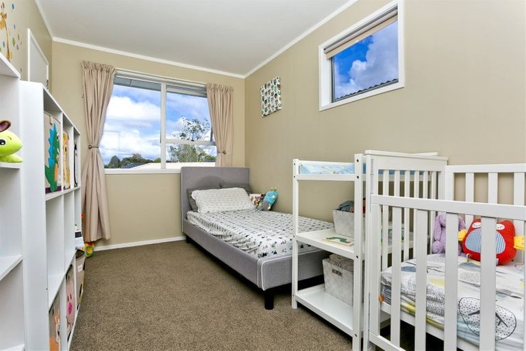 Photo of property in 33 Donovan Avenue, Massey, Auckland, 0614