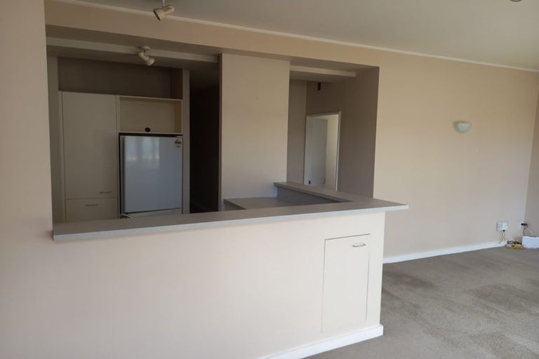 Photo of property in 17 Kent Terrace - Kent Apartments, 4e/16 Kent Terrace, Mount Victoria, Wellington, 6011