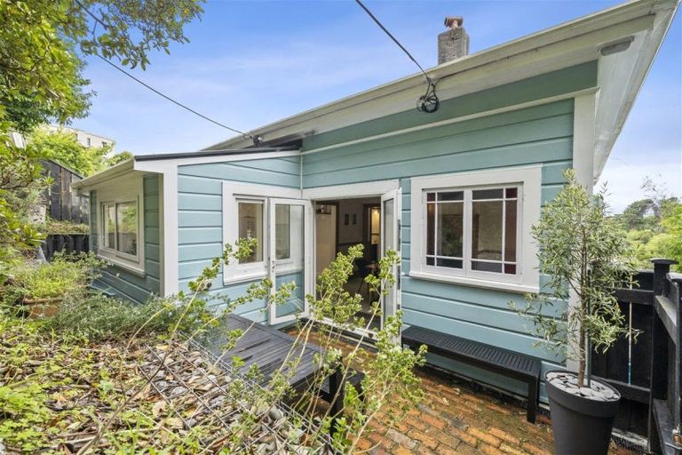 Photo of property in 27 Mortimer Terrace, Aro Valley, Wellington, 6021