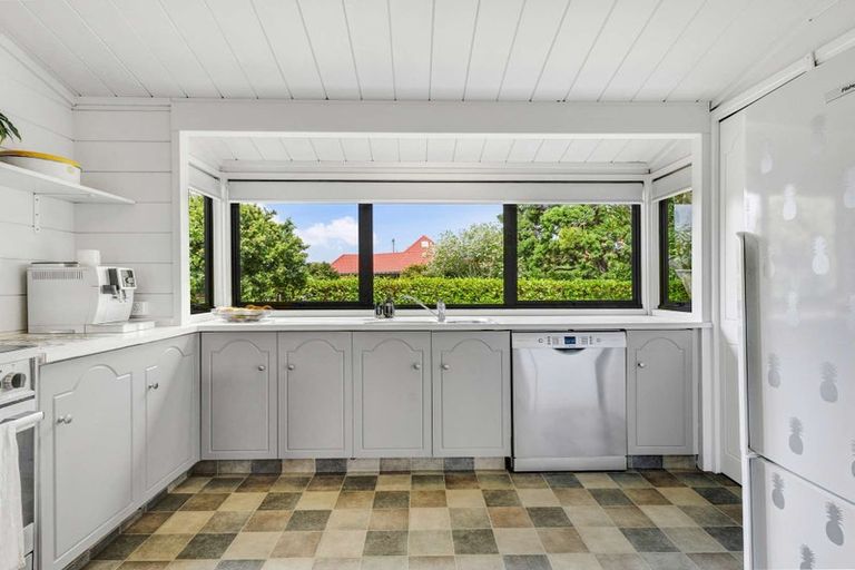 Photo of property in 2 Kathleen Street, Parkvale, Hastings, 4122