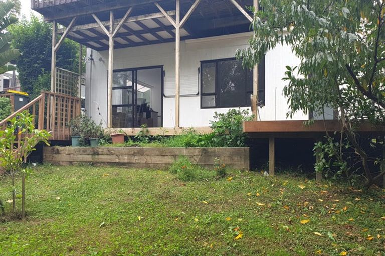 Photo of property in 50 Valley View Road, Glenfield, Auckland, 0629