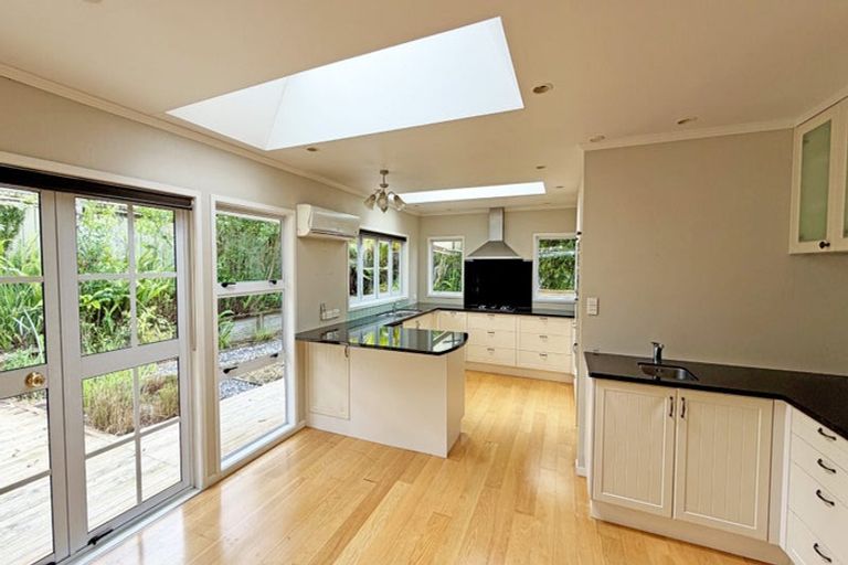 Photo of property in 50 Balmain Road, Chatswood, Auckland, 0626