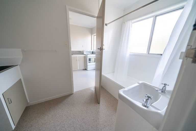 Photo of property in 2/41 Miro Street, New Lynn, Auckland, 0600