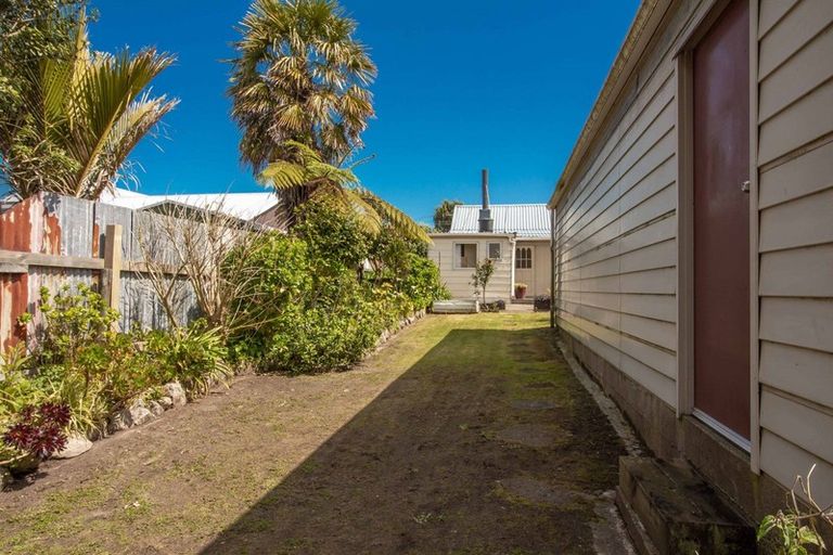 Photo of property in 93 Russell Street, Westport, 7825