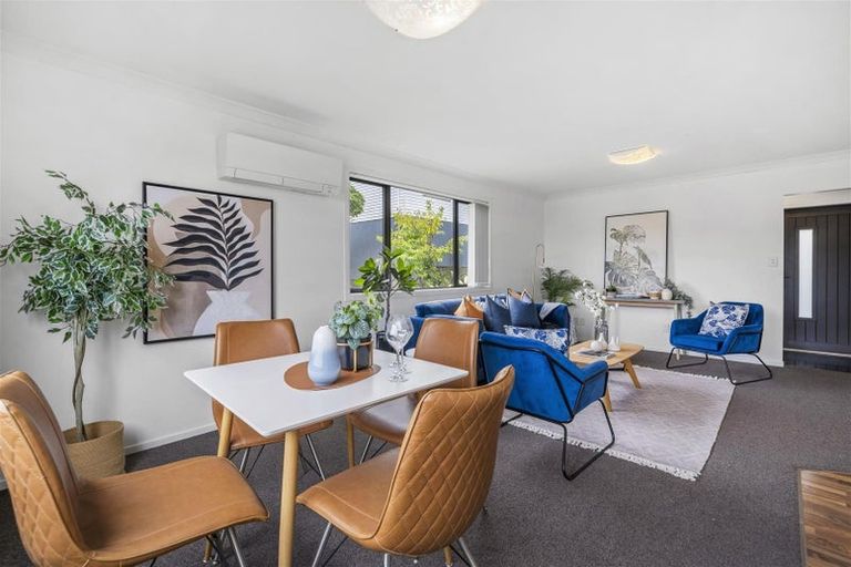 Photo of property in 43a Stewart Drive, Newlands, Wellington, 6037