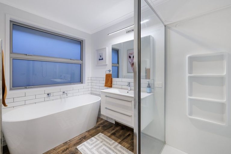 Photo of property in 21 Kahuparere Crescent, Pyes Pa, Tauranga, 3112